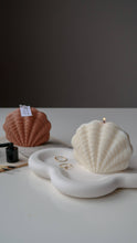 Load image into Gallery viewer, Jeune Home - Clam shell candle | coastal decor | custom colour &amp; scent: Unscented / cream ( wax colour)
