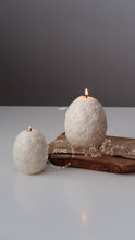 Load image into Gallery viewer, Jeune Home - Easter egg with carved flowers candle |Custom scent &amp; colour: Linen / Unscented
