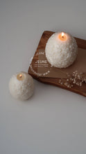 Load image into Gallery viewer, Jeune Home - Easter egg with carved flowers candle |Custom scent &amp; colour: Linen / Unscented
