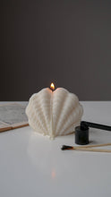 Load image into Gallery viewer, Jeune Home - Clam shell candle | coastal decor | custom colour &amp; scent: Unscented / cream ( wax colour)
