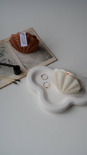 Load image into Gallery viewer, Jeune Home - Clam shell candle | coastal decor | custom colour &amp; scent: Unscented / cream ( wax colour)
