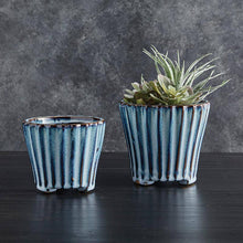 Load image into Gallery viewer, 47th &amp; Main (Creative Brands) - Ceramic Pot with Feet  - Small
