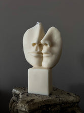 Load image into Gallery viewer, Agaboo Candle - 2 Faces Abstract Candle 7x4in: Clear
