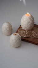 Load image into Gallery viewer, Jeune Home - Easter egg with carved flowers candle |Custom scent &amp; colour: Linen / Unscented
