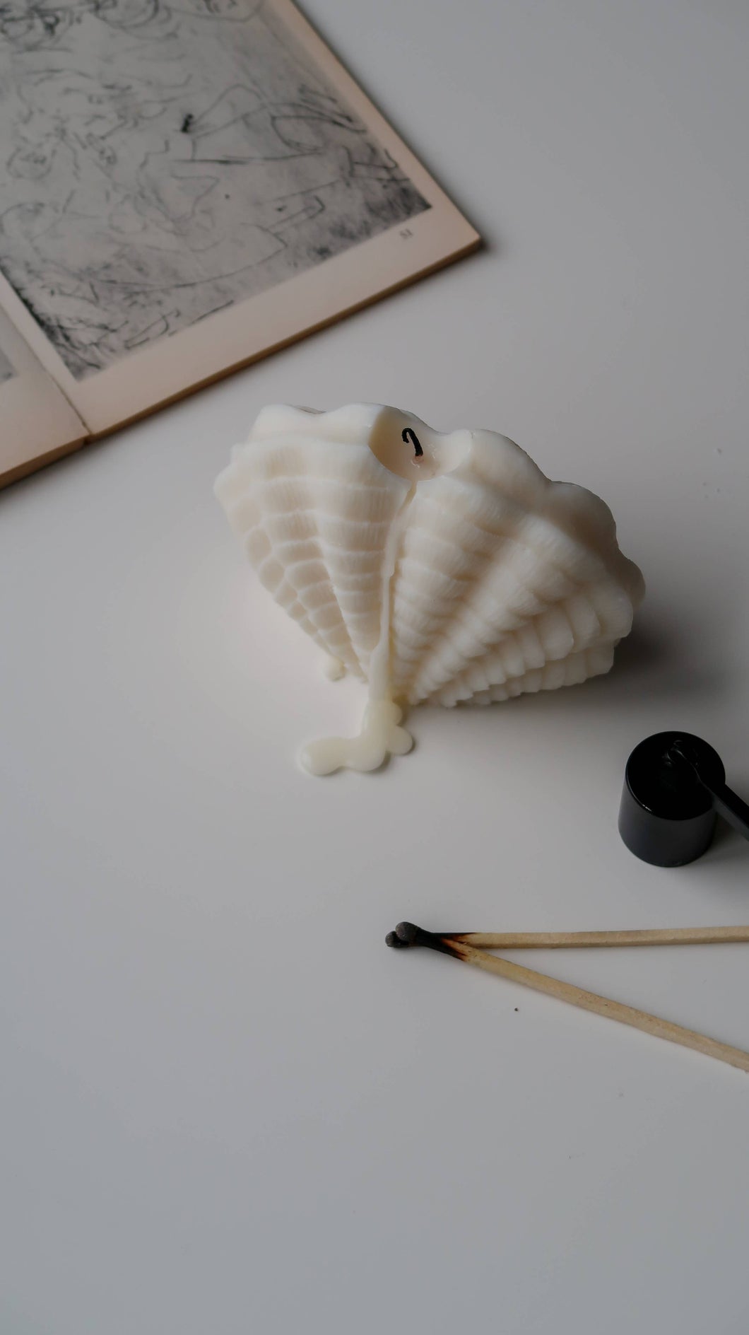 Jeune Home - Clam shell candle | coastal decor | custom colour & scent: Unscented / cream ( wax colour)