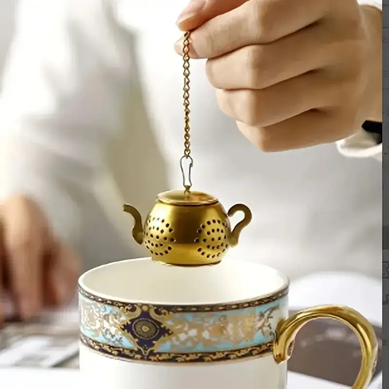 Magnifique Hearts - Golden Teapot Shaped Tea Infuser, Tea Drain, Tea strainer