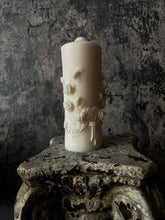Load image into Gallery viewer, Agaboo Candle - Pillar Candle With Flowers: Clear / Unscented
